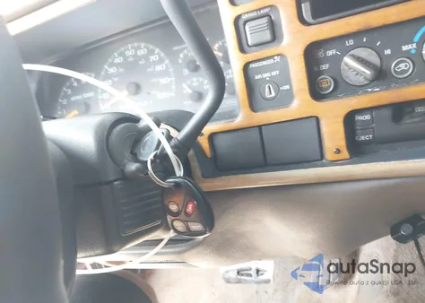 1998 Chevrolet C1500 Sportside z USA, uszkodzony, nr VIN 1GCEC14R0WZ184775